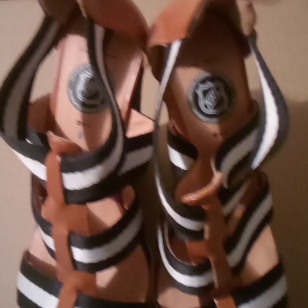 NHL L A KING WEDGES SANDALS HIGH HEELS SHOES 5" TALL